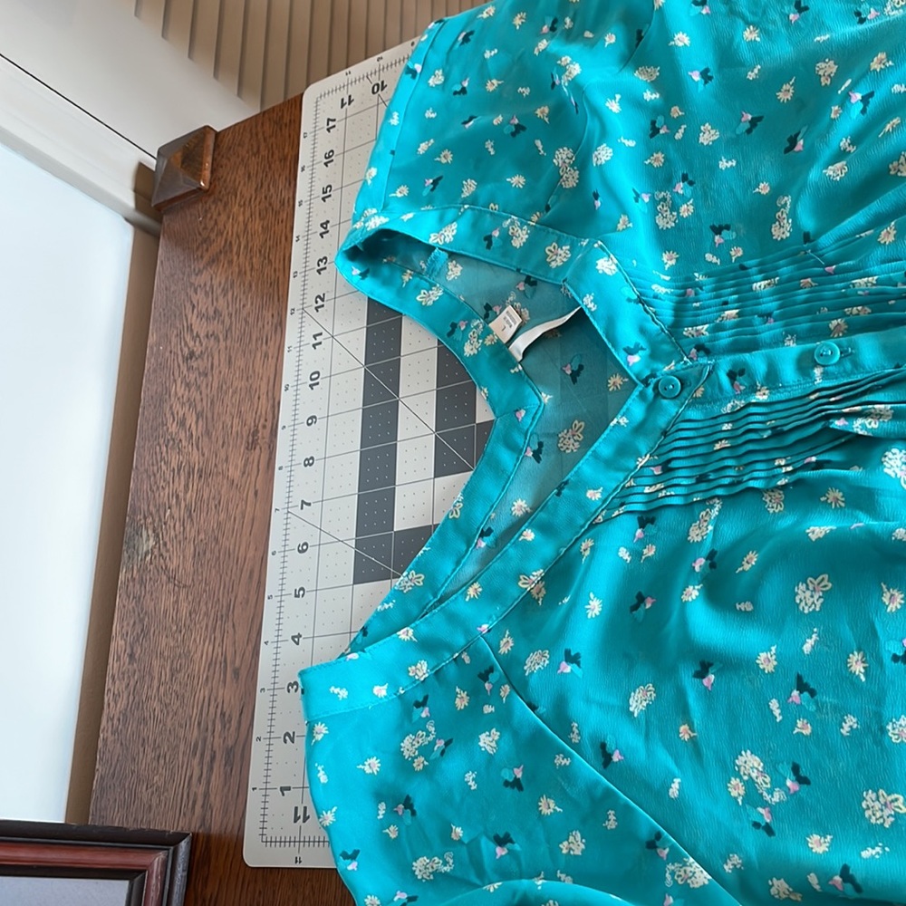 Sheer turquoise floral tunic. - Picture 3 of 4